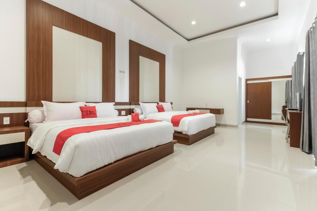 Reddoorz Premium @ Setiabudi Medan Sunggal Exterior photo